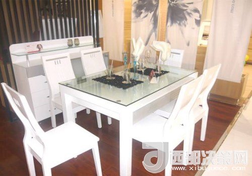 喜歡白色餐桌 但椅子該如何搭配？