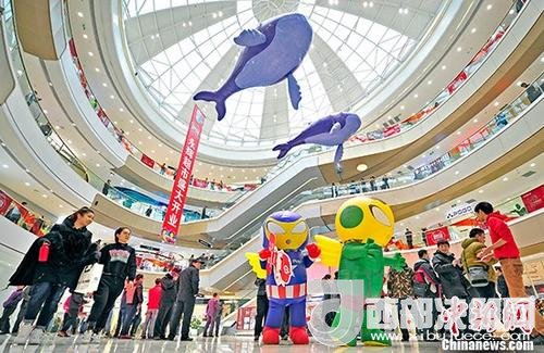 資料圖：購(gòu)物商場(chǎng)。 <a target='_blank' >中新社</a>記者 佟郁 攝