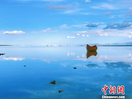  資料圖：“天空之鏡”茶卡鹽湖?！埨ぁz