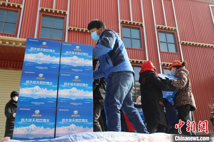 西藏當雄給湖北荊州送去冰川礦泉水、牦牛肉等物資