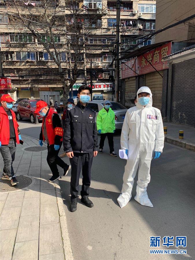 （習(xí)近平致敬的戰(zhàn)“疫”英雄·公安干警篇·圖文互動(dòng)）（6）他們，抗疫一線鑄警魂