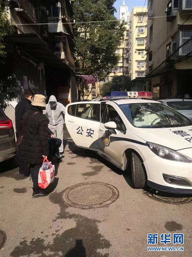 （習(xí)近平致敬的戰(zhàn)“疫”英雄·公安干警篇·圖文互動(dòng)）（5）他們，抗疫一線鑄警魂