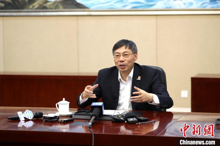 近日，全國人大代表、浪潮集團董事長兼CEO孫丕恕接受媒體采訪。浪潮集圖供圖